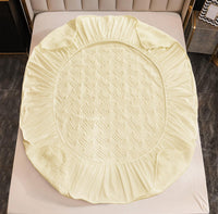 Set Husa De Pat Dublu, Din Catifea, Tip Topper Cu Elastic 180x200 cm - Plus Doua Fete De Perna HCT1