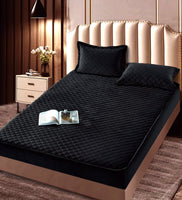 Set Husa De Pat Dublu, Din Catifea, Tip Topper Cu Elastic 180x200 cm - Plus Doua Fete De Perna HCT3