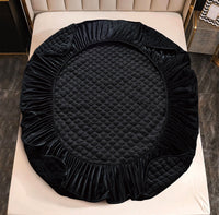 Set Husa De Pat Dublu, Din Catifea, Tip Topper Cu Elastic 180x200 cm - Plus Doua Fete De Perna HCT3